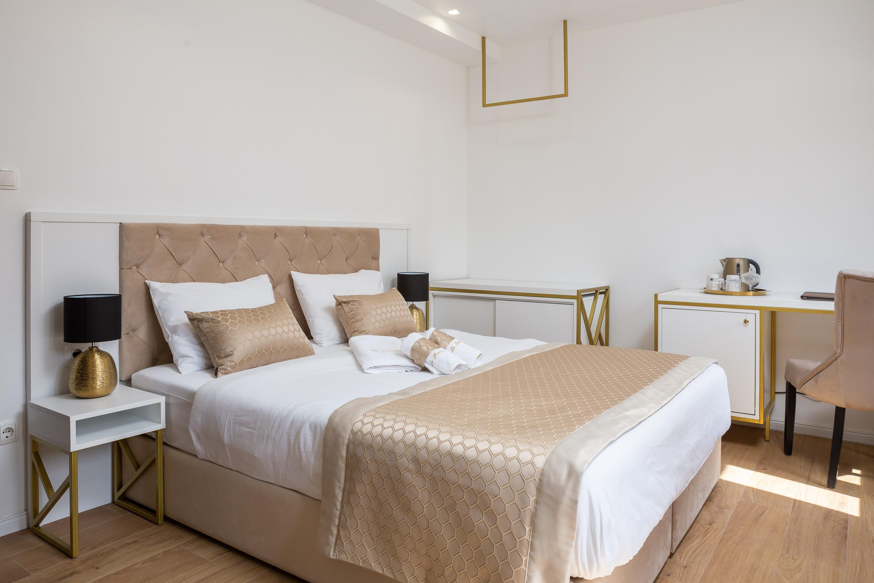 Le Premier Luxury Rooms Split Exteriör bild