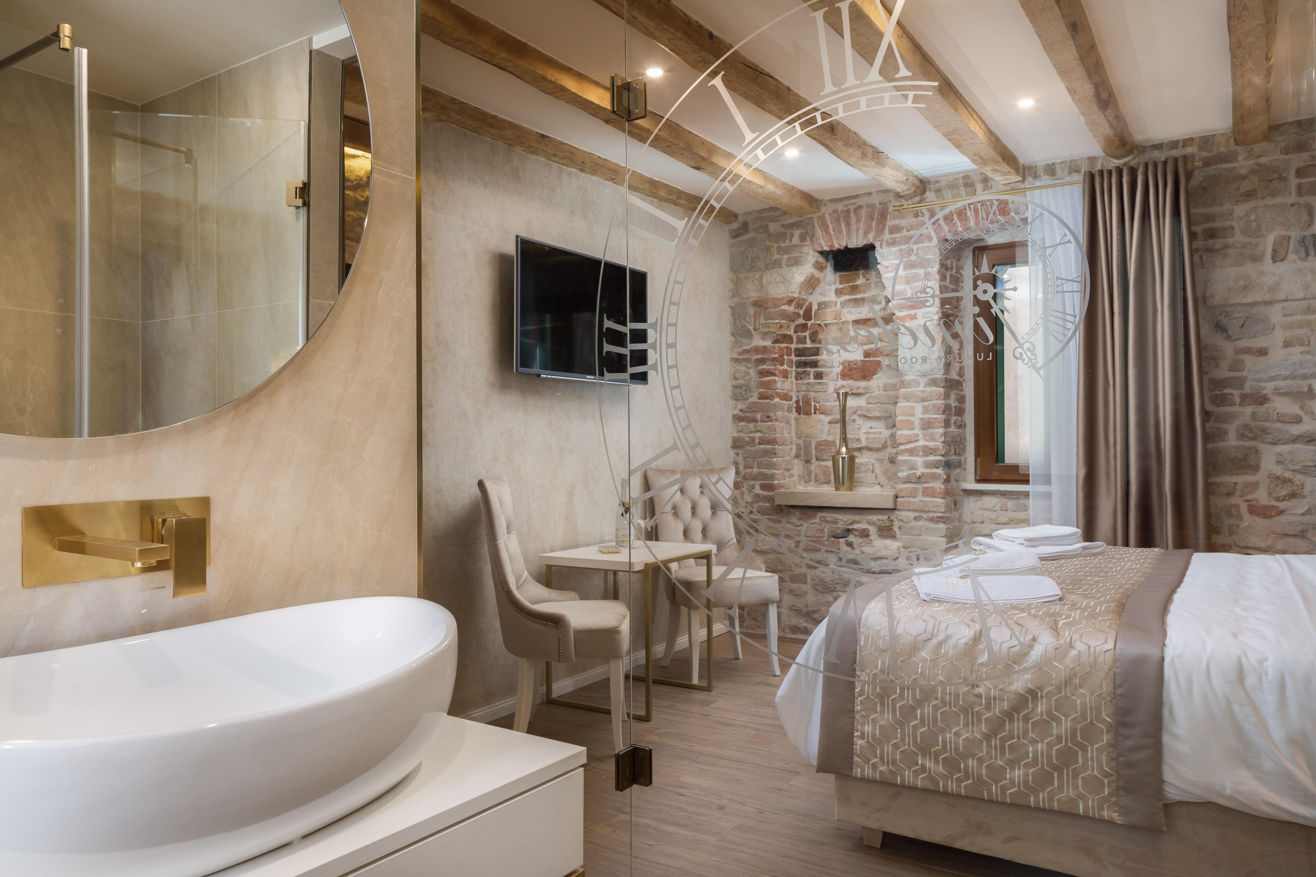 Le Premier Luxury Rooms Split Exteriör bild