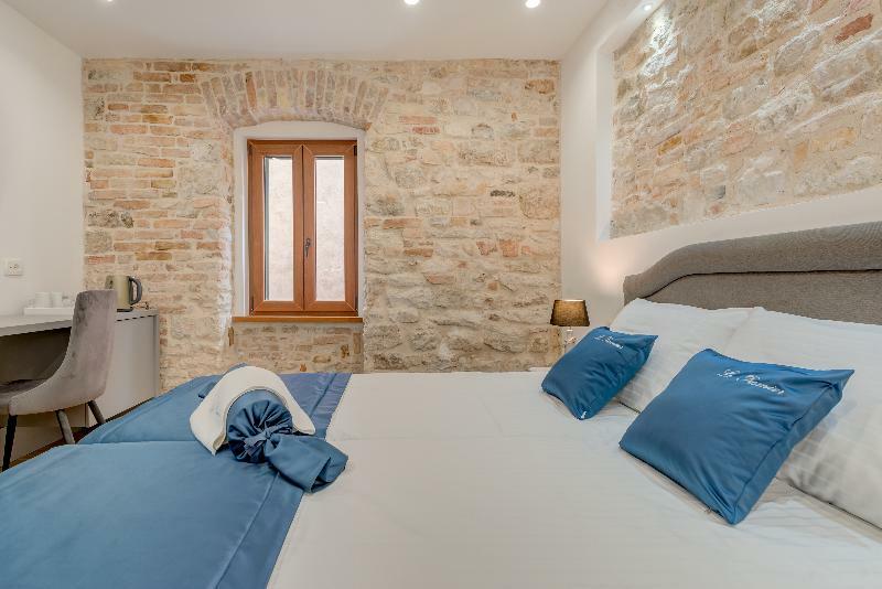 Le Premier Luxury Rooms Split Exteriör bild
