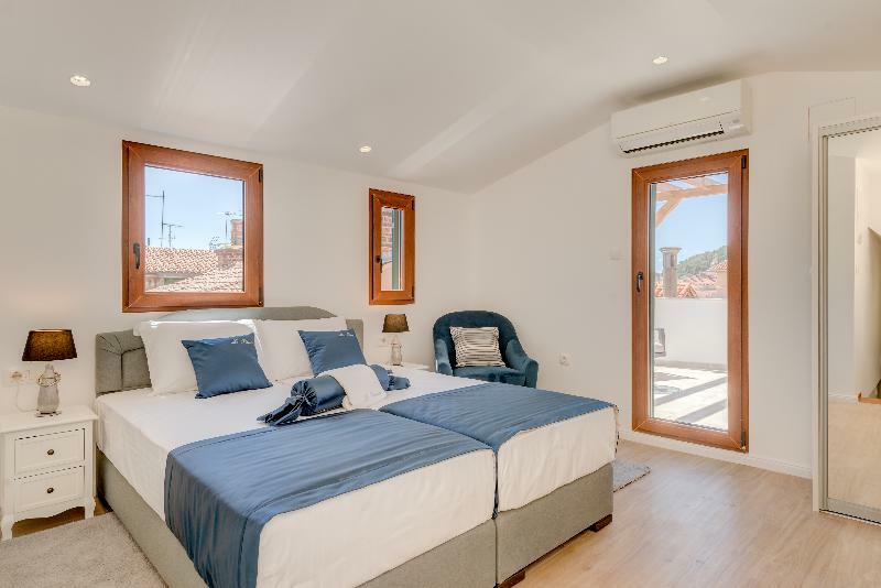 Le Premier Luxury Rooms Split Exteriör bild