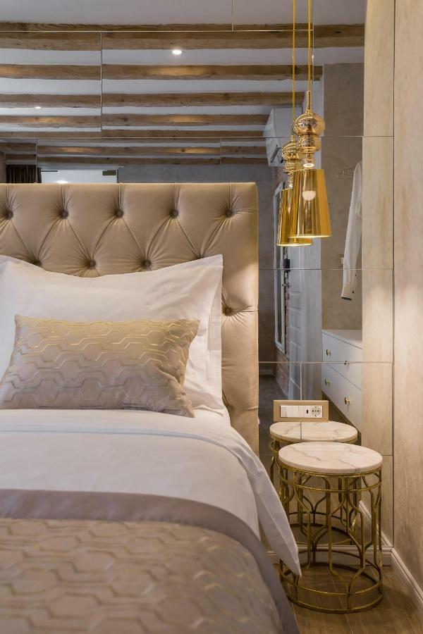 Le Premier Luxury Rooms Split Exteriör bild