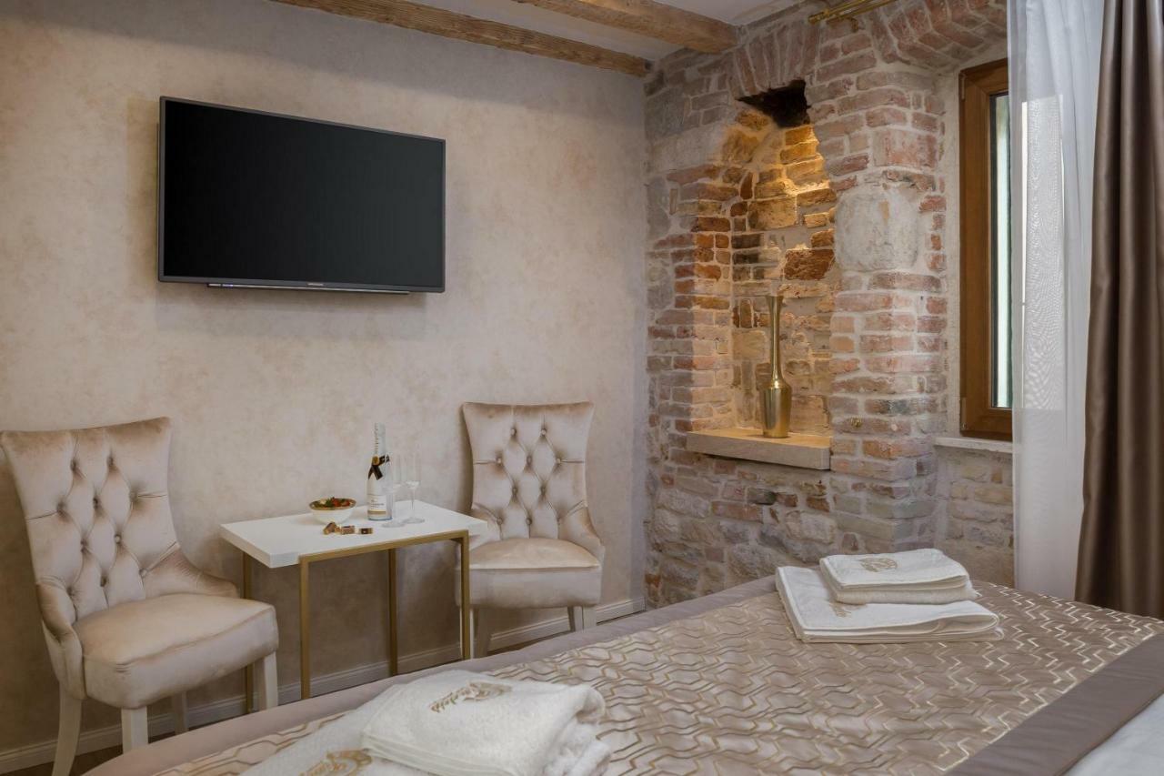 Le Premier Luxury Rooms Split Exteriör bild